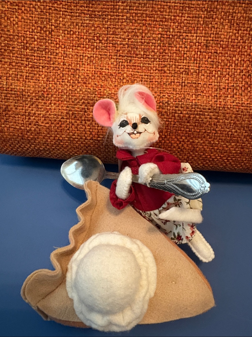 Annalee  Apple Pie  AlaMode white  and Pink mouse